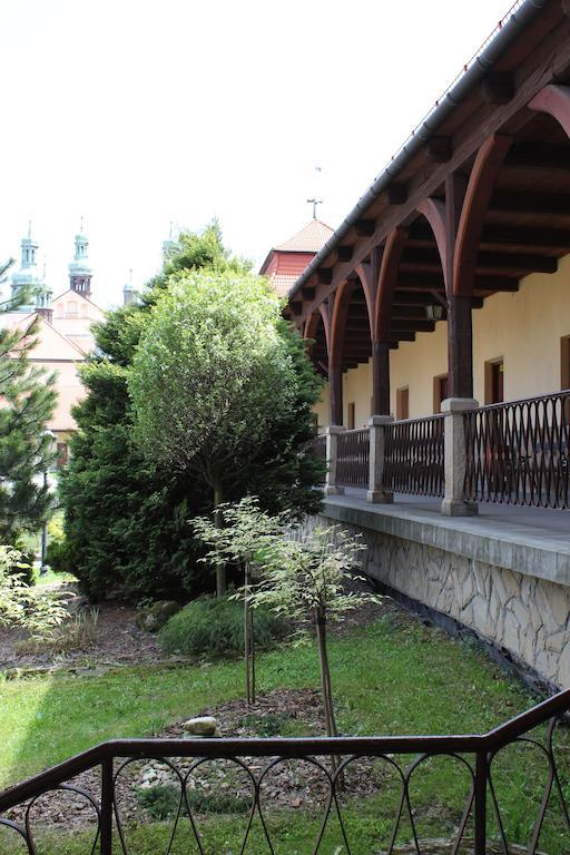 Готель Dom Pielgrzyma Кальварія-Зебжидовська Екстер'єр фото